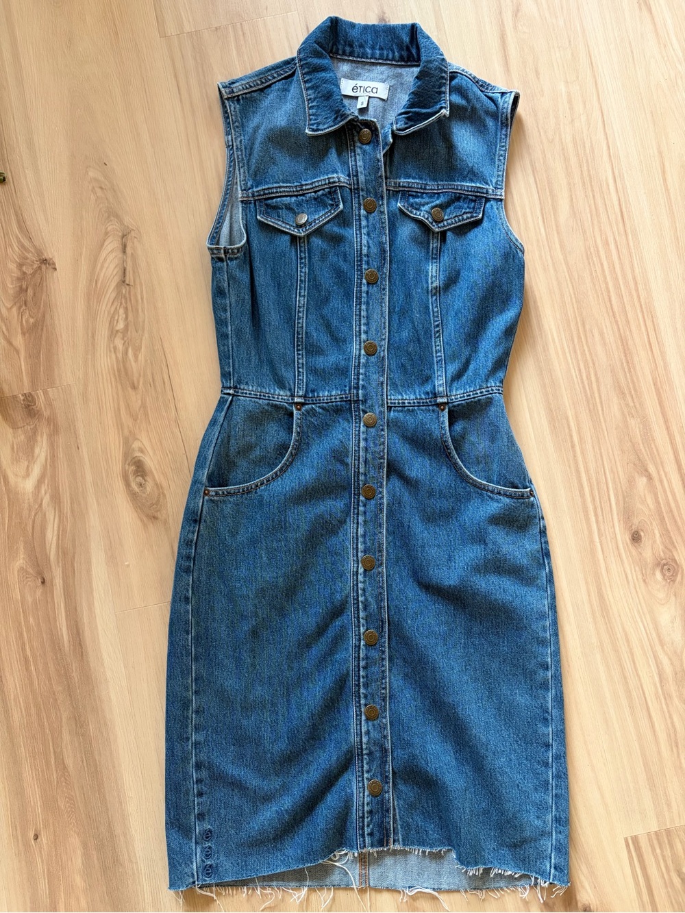 Womenโs Etica Sleeveless Blue Denim Button-Front Midi Dress